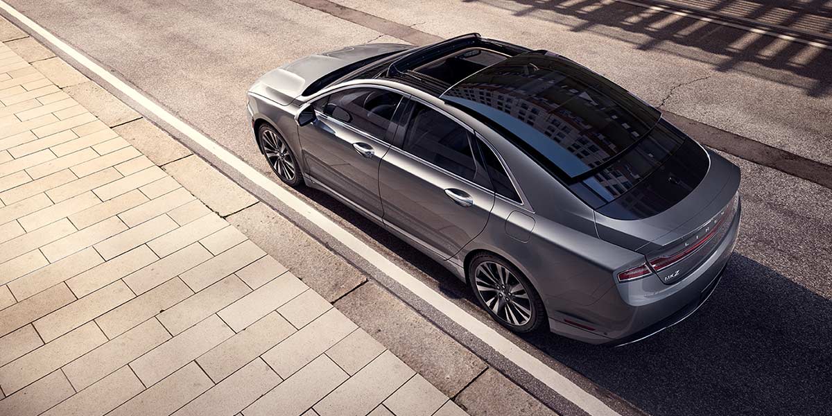 mkz_17_highlights_04_panoroof_expand_1200x600