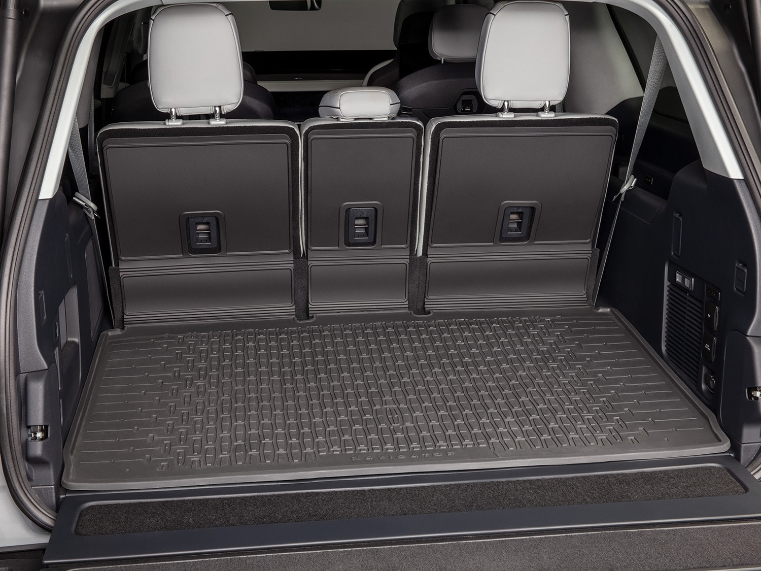 Navigator L 2025 Folding Cargo Area Protector | Accessories
