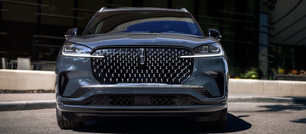 The bold grille of a 2027 Lincoln Aviator® Black Label™ SUV