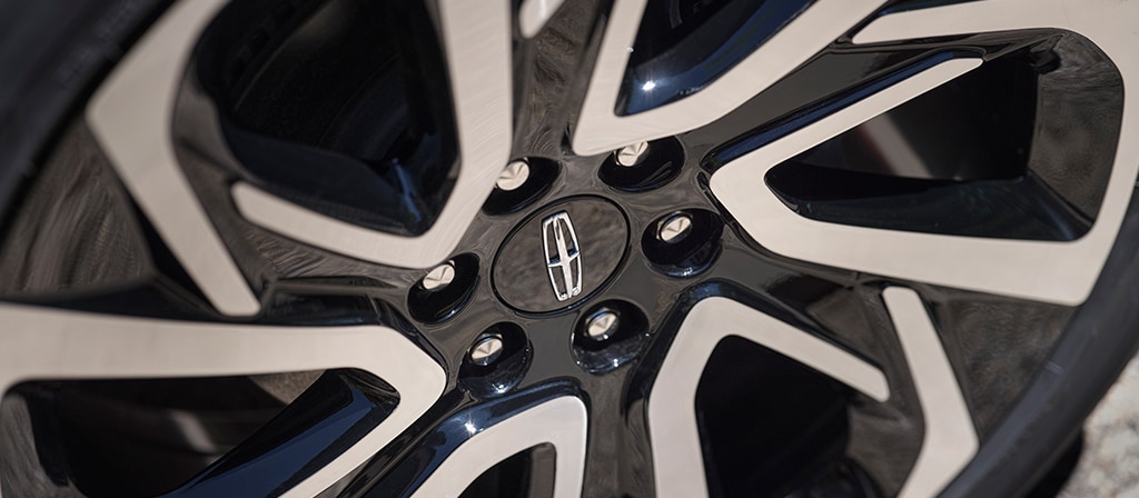 The available 24-inch High Gloss Ebony Black Wheel with Bright Machined Finish on a 2026 Lincoln Black Label Navigator® SUV