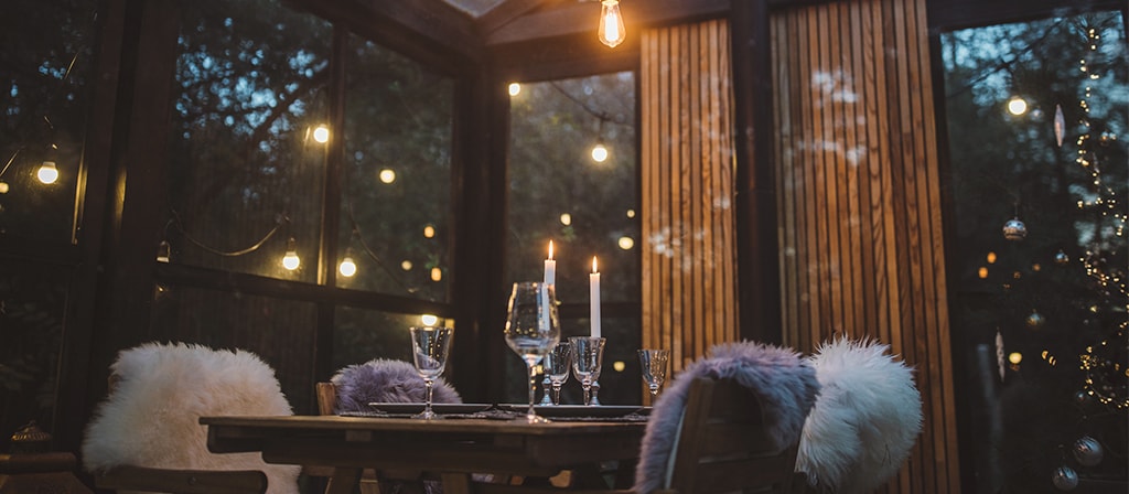 An upscale dining area suggests the welcoming nature of the Lincoln Black Label Invitation theme