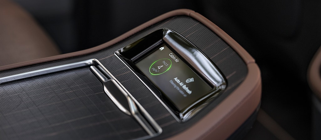 The Horizon Grid real-wood appliqué carries through to the second row controls in the 2026 Lincoln Black Label Navigator® SUV