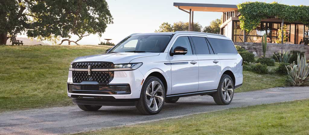 The 2027 Lincoln Navigator® Black Label™ SUV with the Atmospheric theme features unique exterior copper-colored details