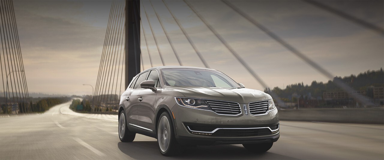 2018 Lincoln Mkx Luxury Crossovers And Suvs Lincoln Vehicle On The Street Or Driveway Available Via Subscription Canvas