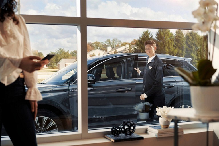 Imagen de Lincoln M K Z 2018 en color exterior terciopelo negro