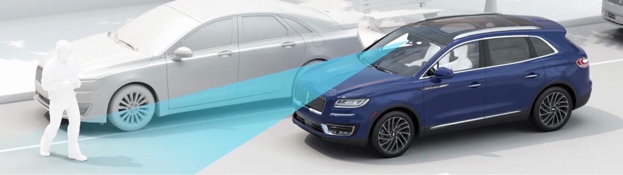 Animación de Lincoln sobre el funcionamiento de la característica de asistencia antes de una colisión con frenado automático