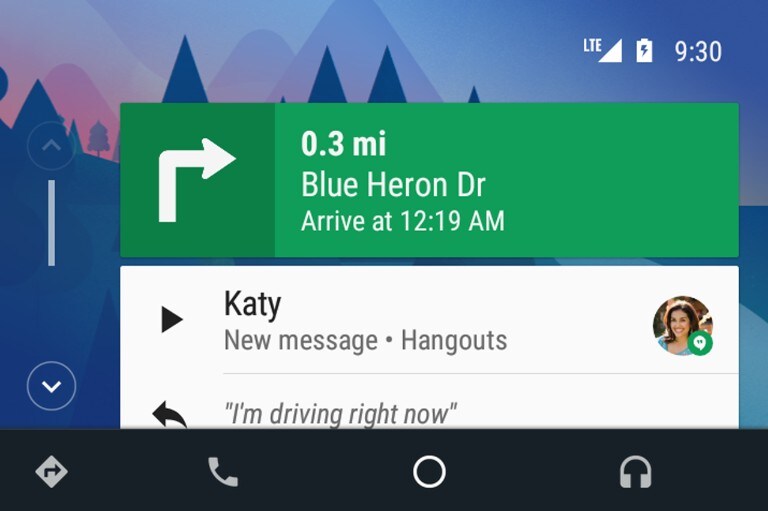 La consola exhibe la interfaz Android de mensajes de texto e indicaciones de manejo.