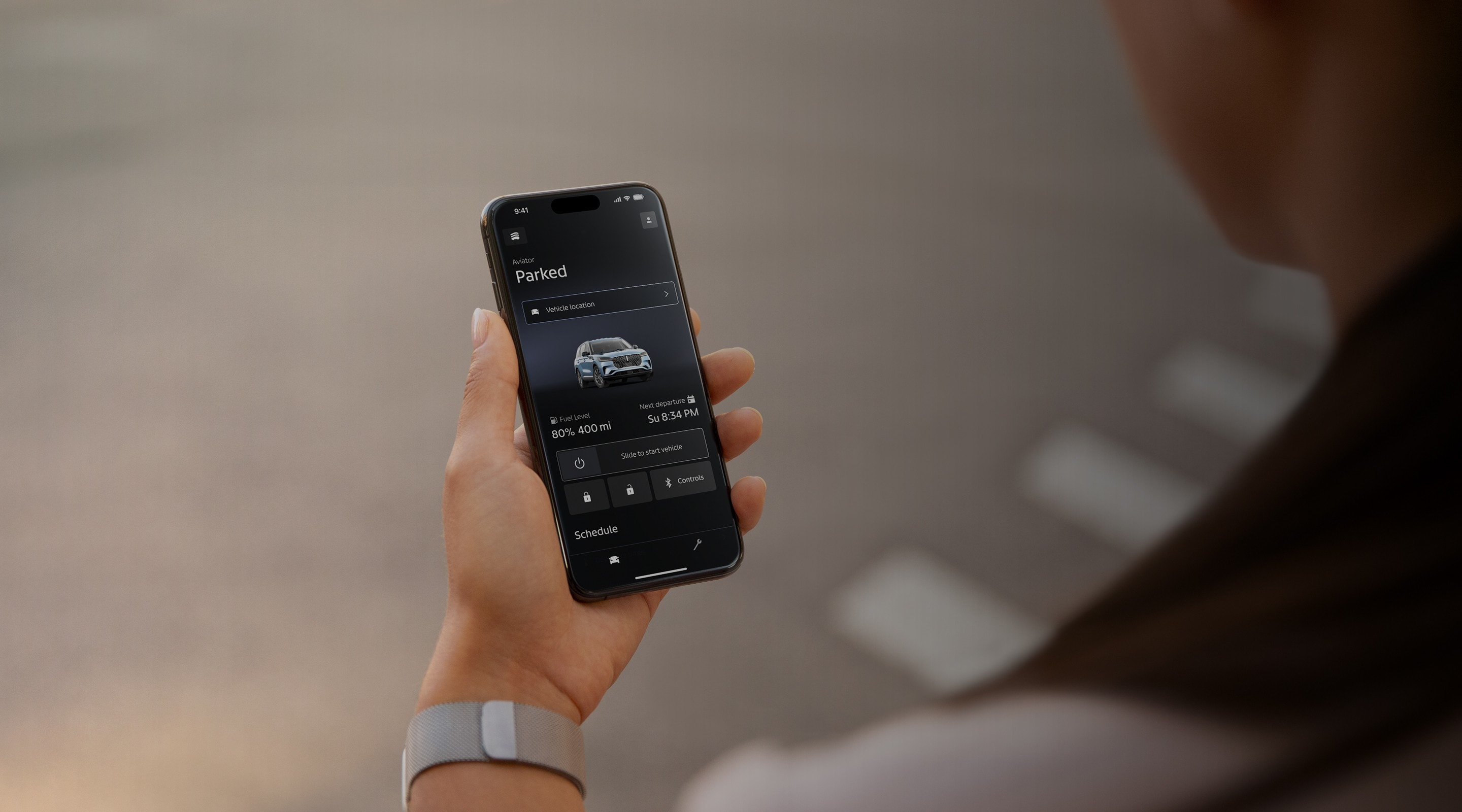 A woman using her smartphone and accessing the Lincoln app