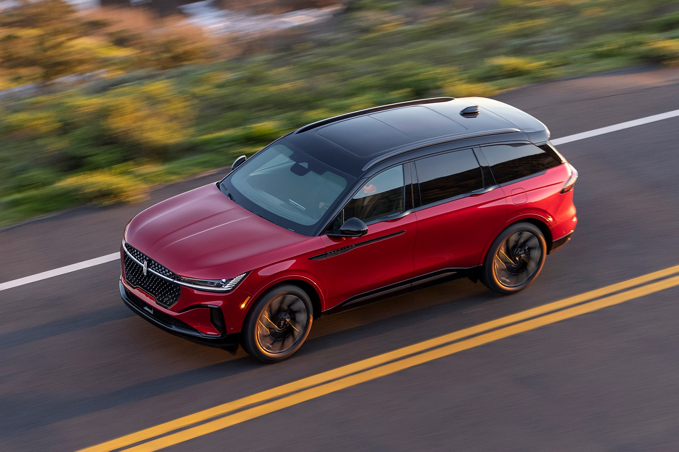 A 2024 Lincoln Nautilus® SUV is being driven with the painted black roof showing prominently.