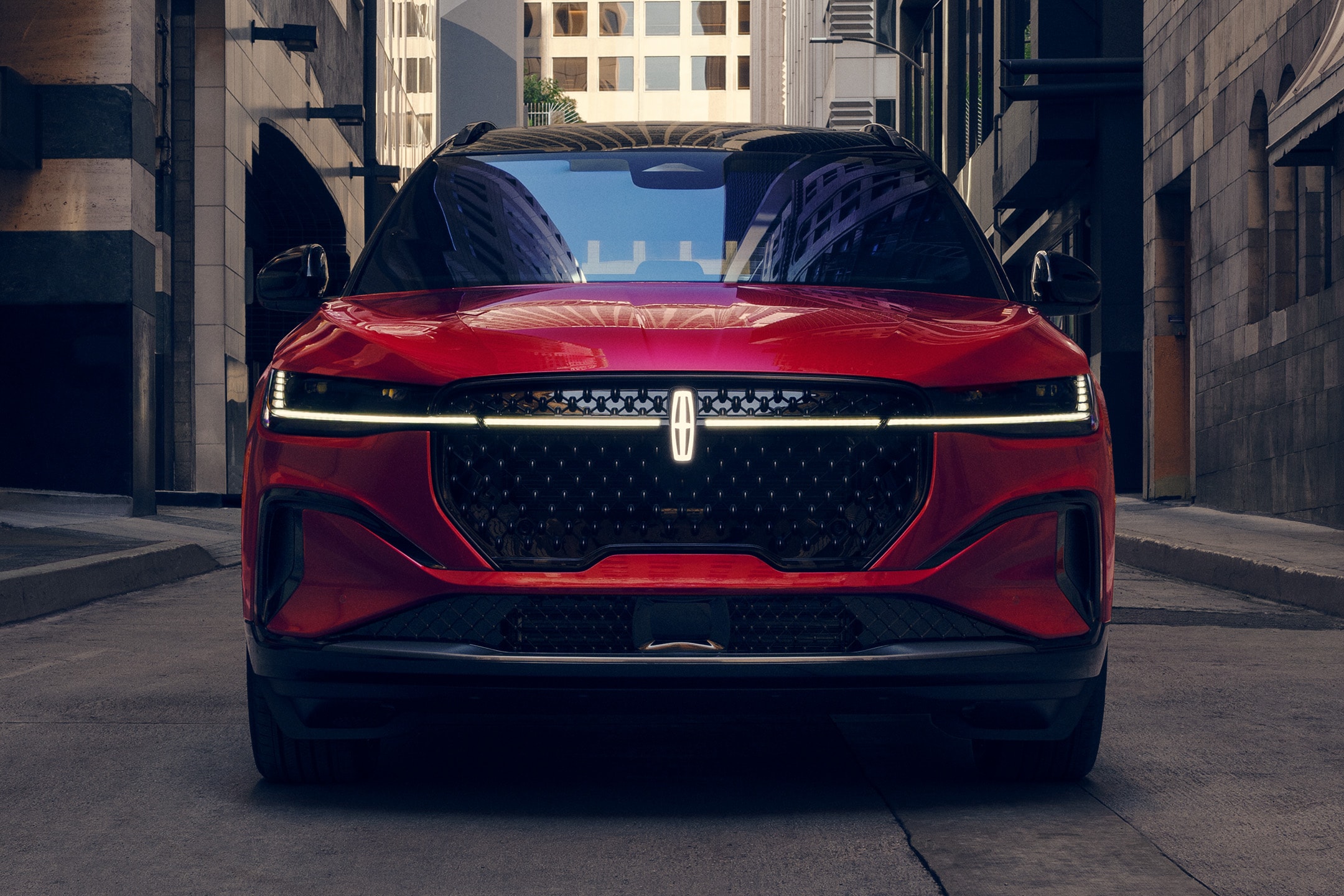 Centrally located in the grille, a Lincoln Star logo shines brightly.