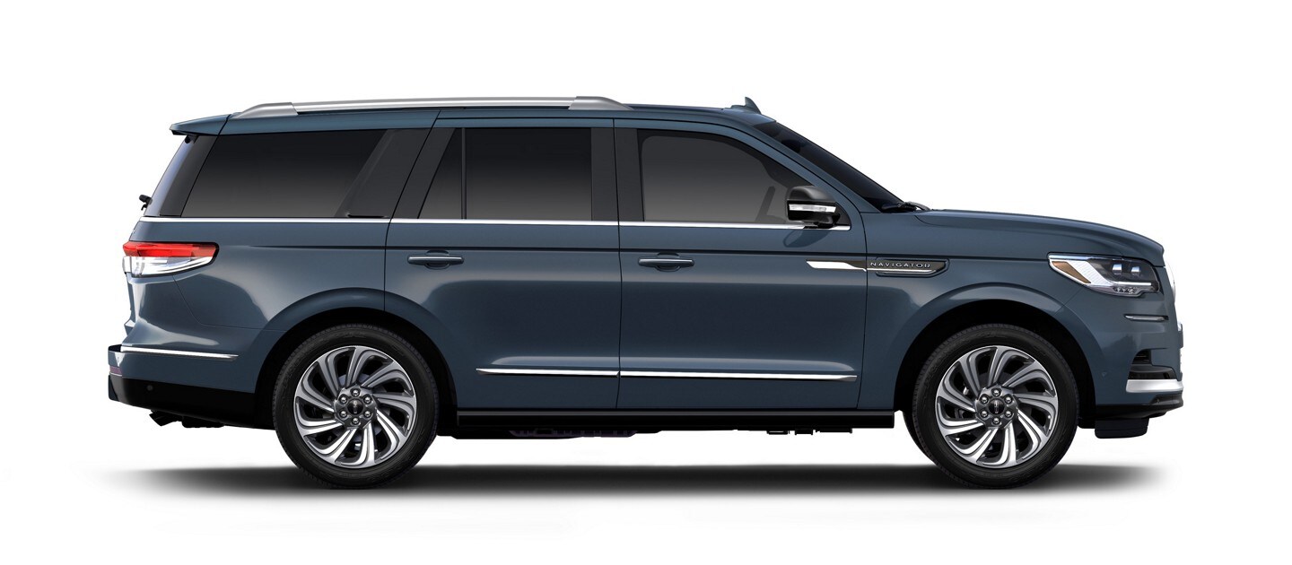 A profile of a 2024 Lincoln Navigator® Reserve model in Flight Blue.