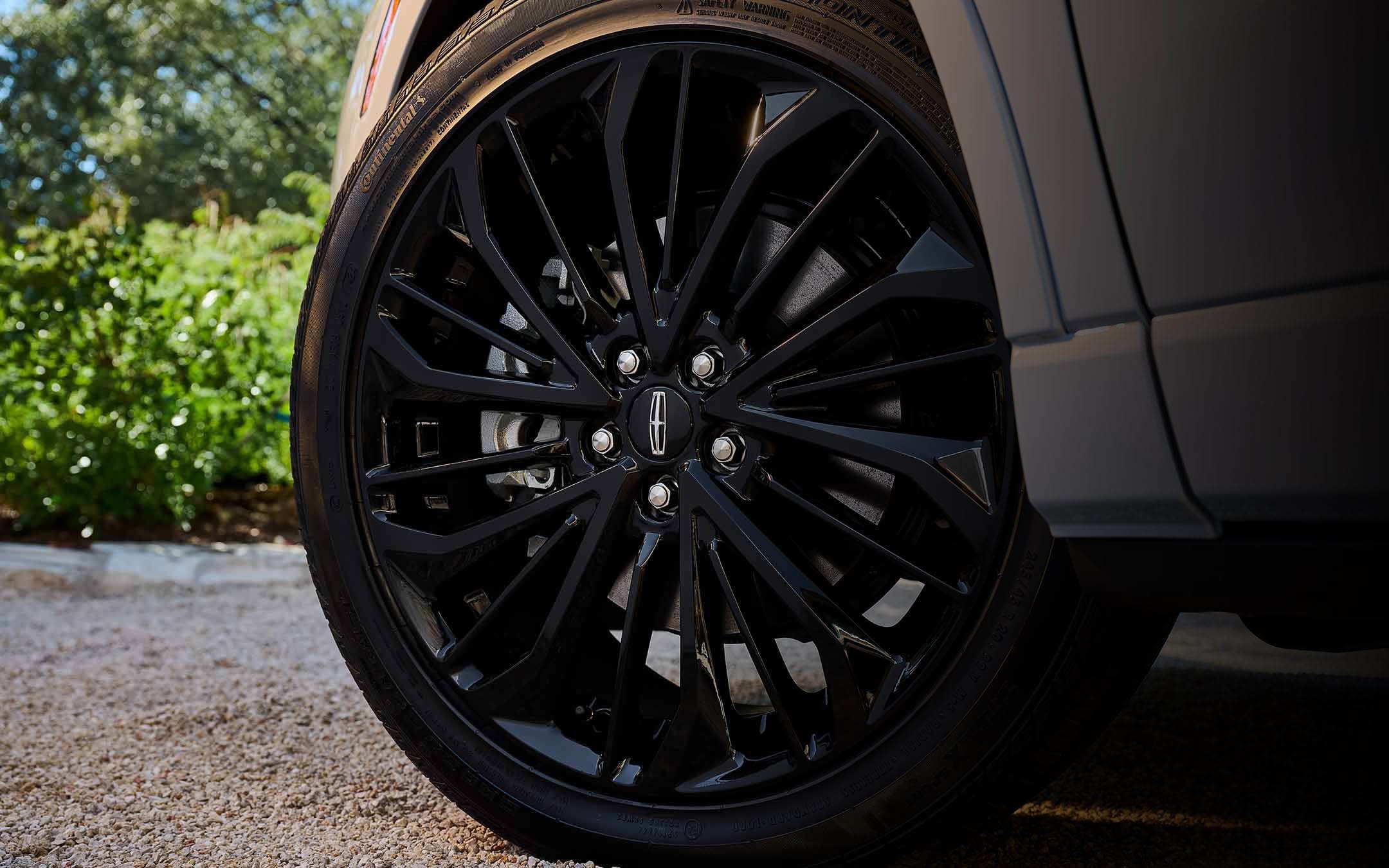 The 20-inch black aluminum wheels of the available Jet Appearance Package are shown on a 2026 Lincoln Corsair® Reserve model