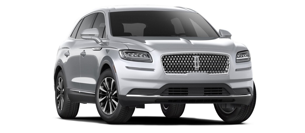 Se muestra el modelo Lincoln® Nautilus 2023 estándar en color exterior plateado radiante