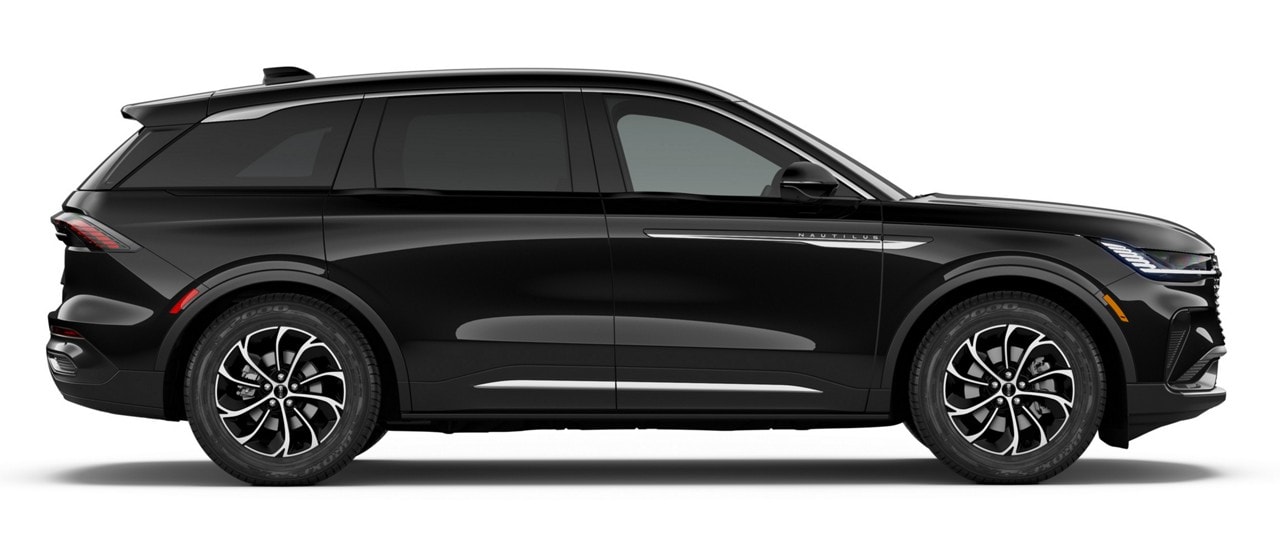 Se muestra una Lincoln Nautilus® 2026 con color exterior en negro infinito