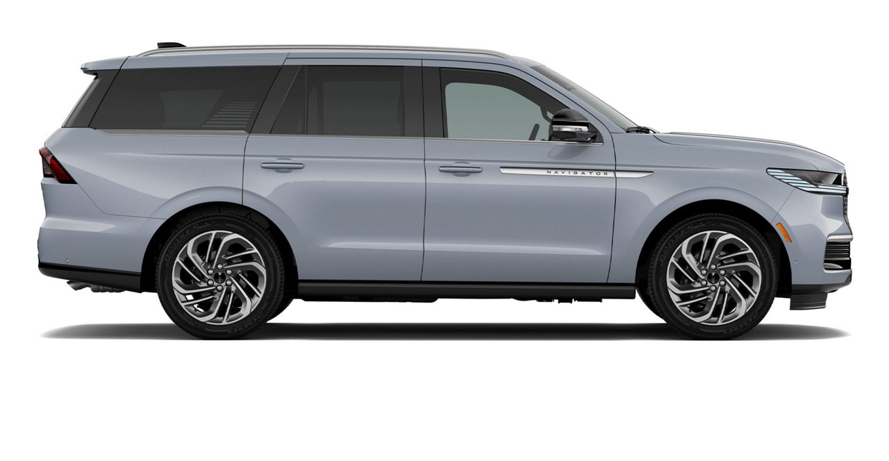 A 2026 Lincoln Navigator® Reserve model in Gray Mist