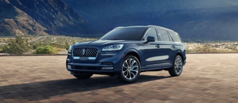 Lincoln Aviator 2020 estacionada en el desierto