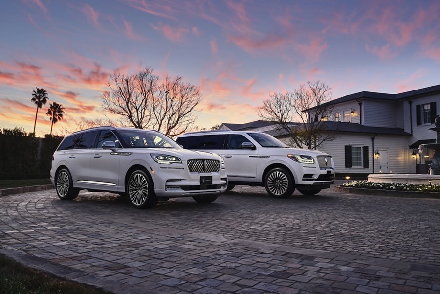 Lincoln Aviator Black Label and Lincoln Navigator Black Label parked in front of Rosewood Miramar Beach