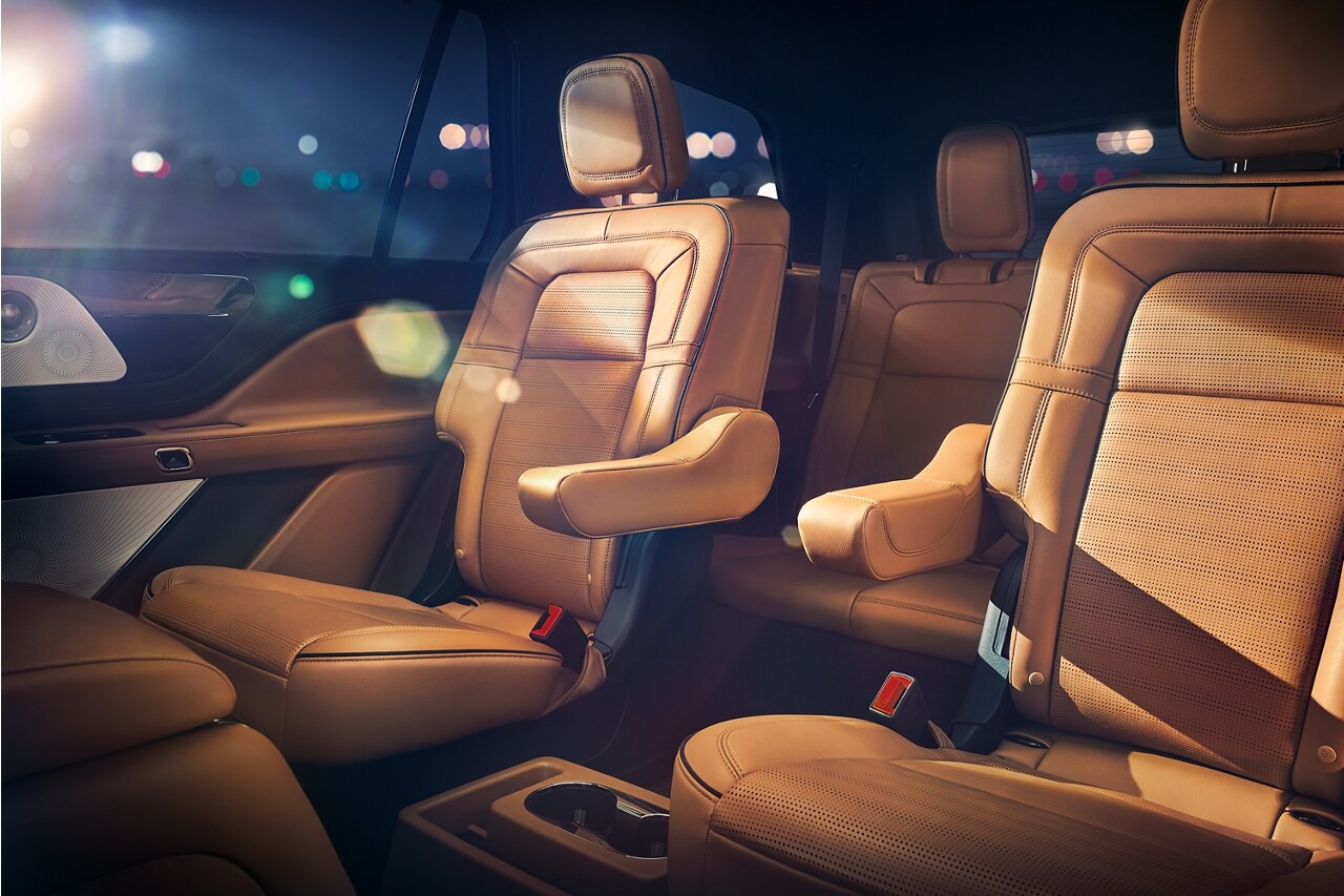 the passenger seats of the 2021 Lincoln® Aviator Grand Touring are shown here