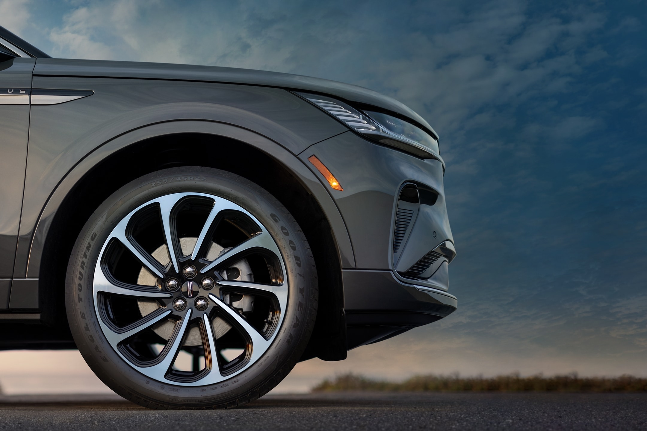 A close-up of a wheel on a Lincoln vehicle