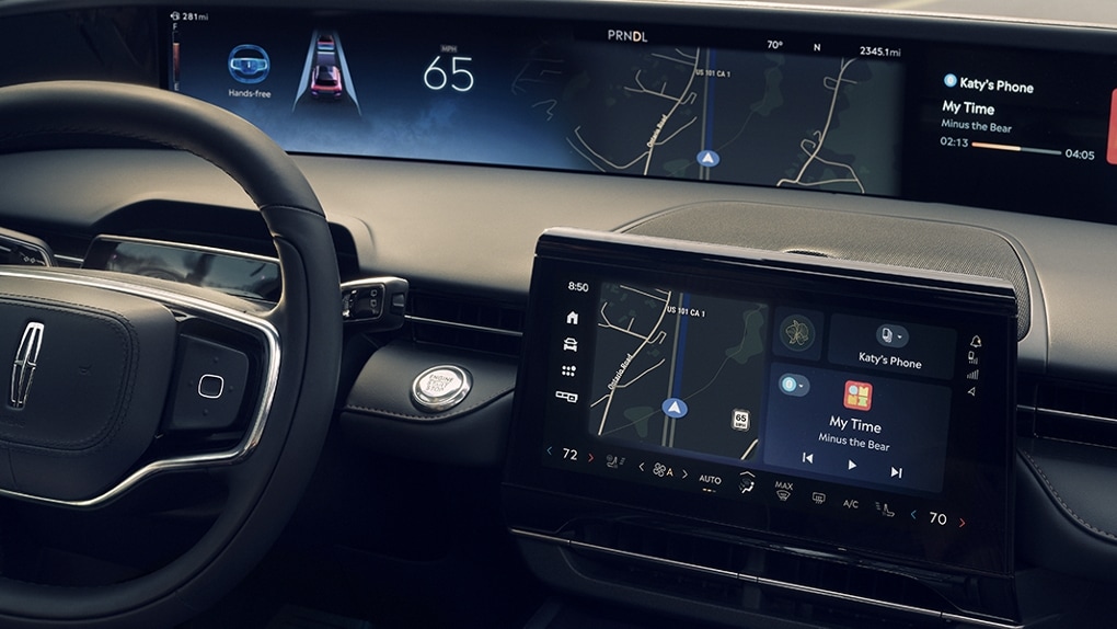 The center-stack and panoramic displays of the Lincoln Nautilus® SUV show navigation maps.