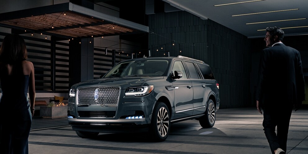 A low front-end shot of a 2023 Lincoln Black Label Navigator® SUV emphasizes the chrome Lincoln Black Label grille design.