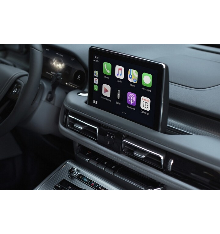 Se muestra una vista angular de la pantalla con aplicaciones de una Aviator Grand Touring