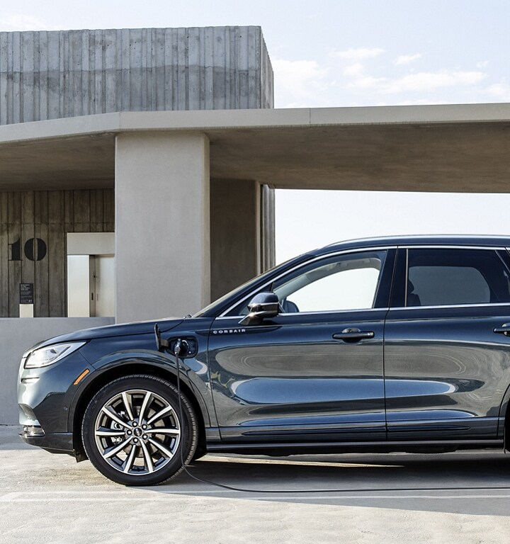 Lincoln® Luxury Hybrid Electric Vehicles Performance With Efficiency