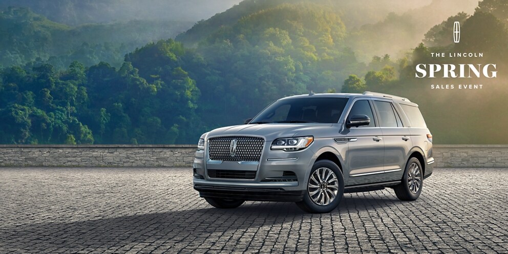 An Exterior shot of the Lincoln Navigator
