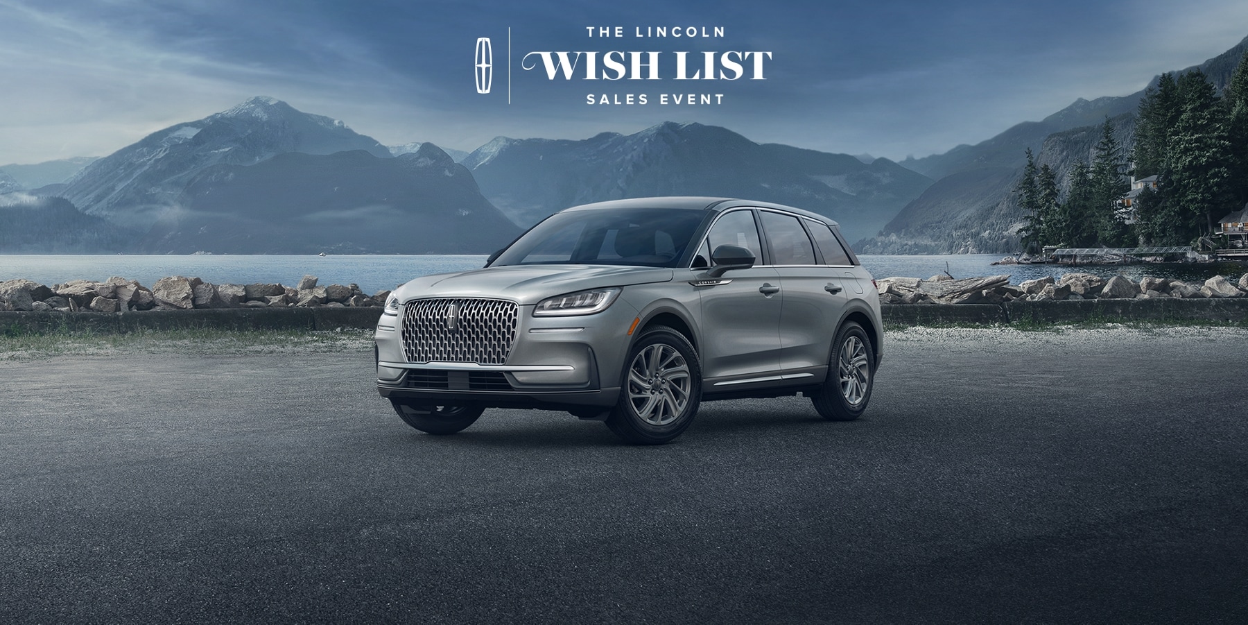 El Lincoln Wish List Sales Event. Grupo de imágenes de la Lincoln Corsair 2023 frente a un lago.