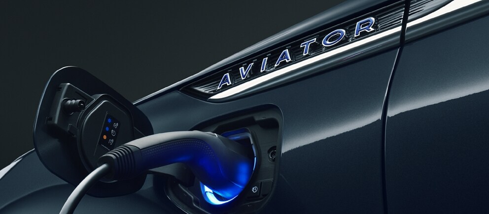 Lincoln Aviator Black Label Grand Touring charging..