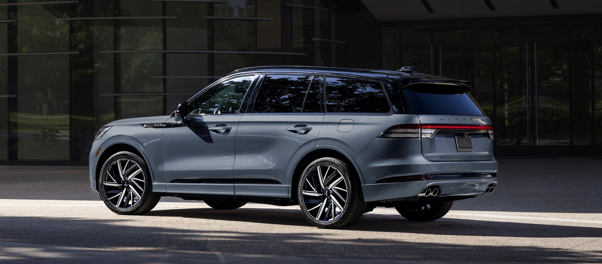 A 2025 Lincoln Black Label Aviator® SUV is shown with the available Special Edition Package