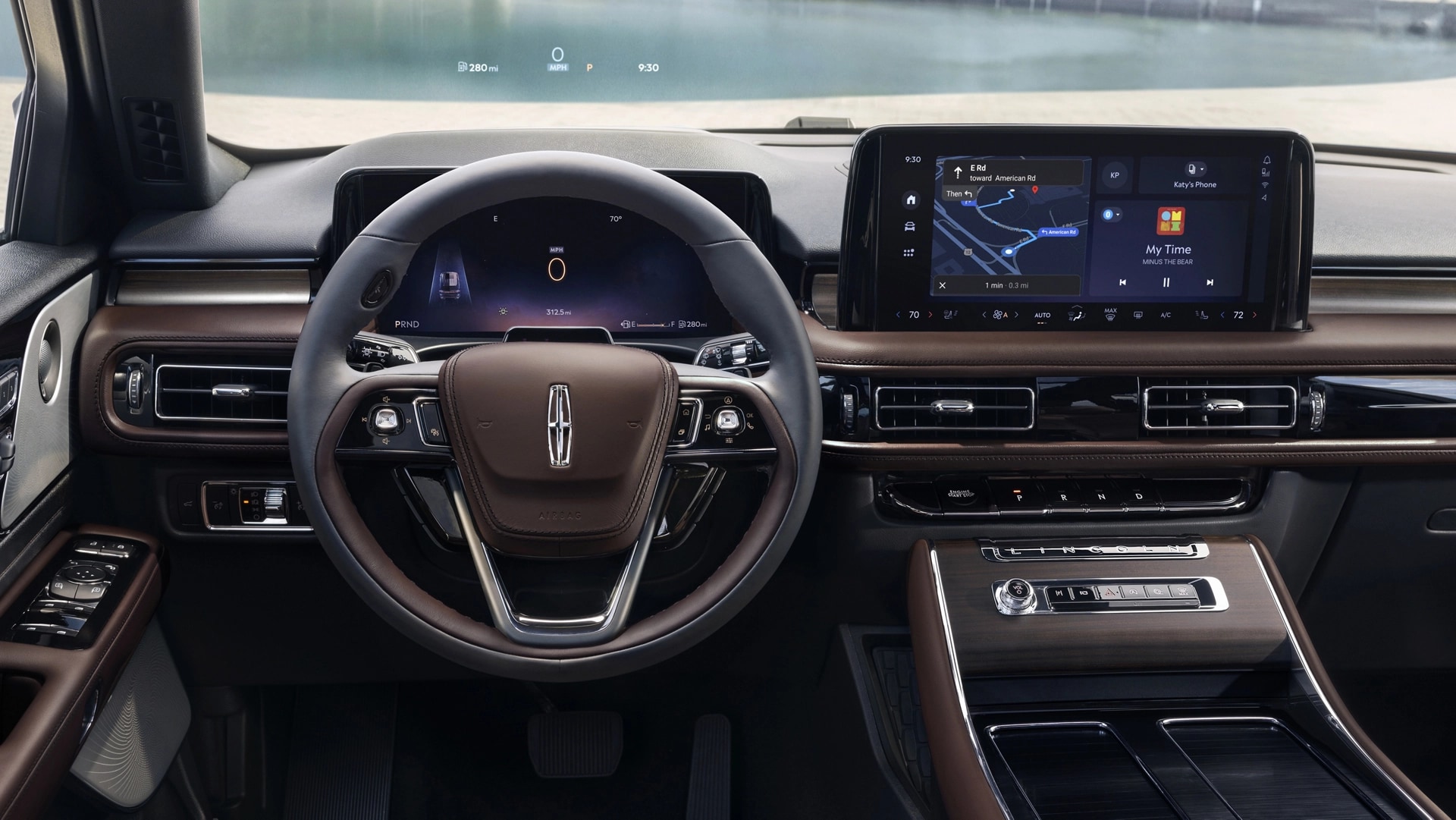 The dashboard of the 2025 Lincoln Aviator® SUV shows Head-Up Display.