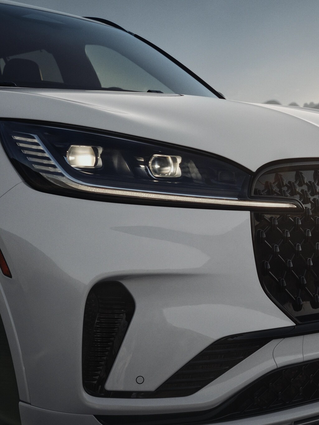 The front left headlamp of the 2025 Lincoln Aviator® SUV is shown.