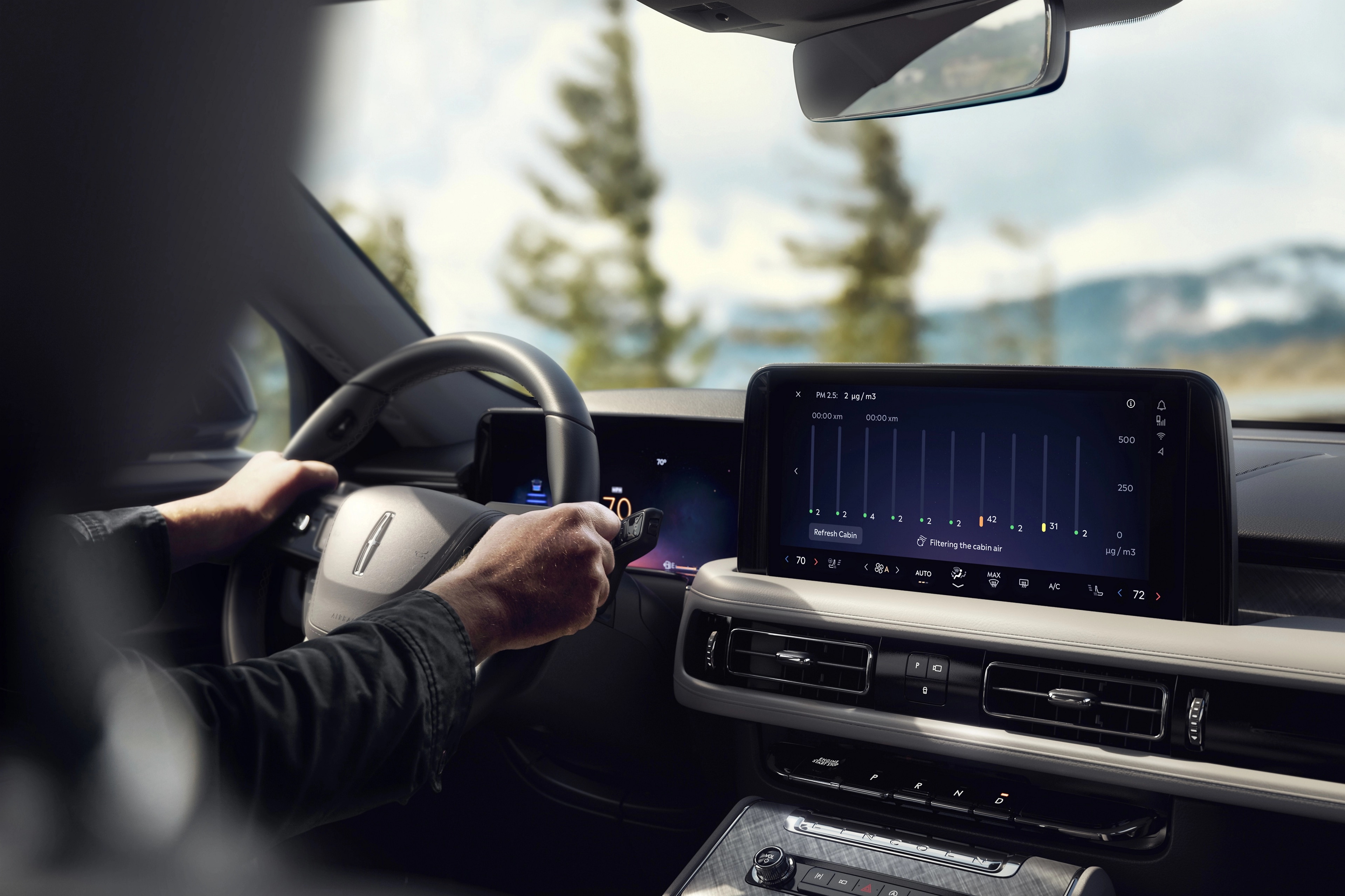 The available Auto Air Refresh screen is shown on the center touchscreen of a 2026 Lincoln Aviator® SUV