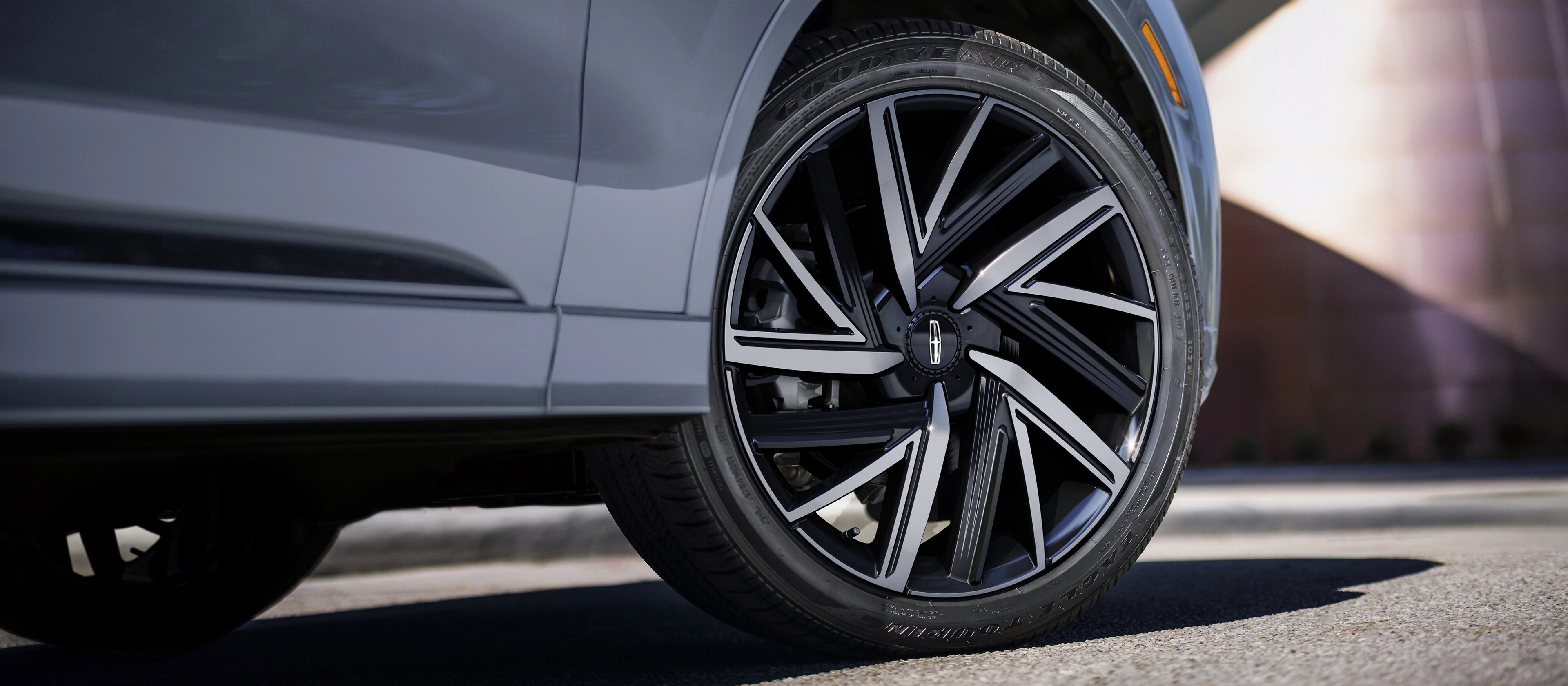 The 22” Bright-Machined Aluminum Wheels with Ebony Painted Pocket are shown on a 2026 Lincoln Black Label Aviator® model