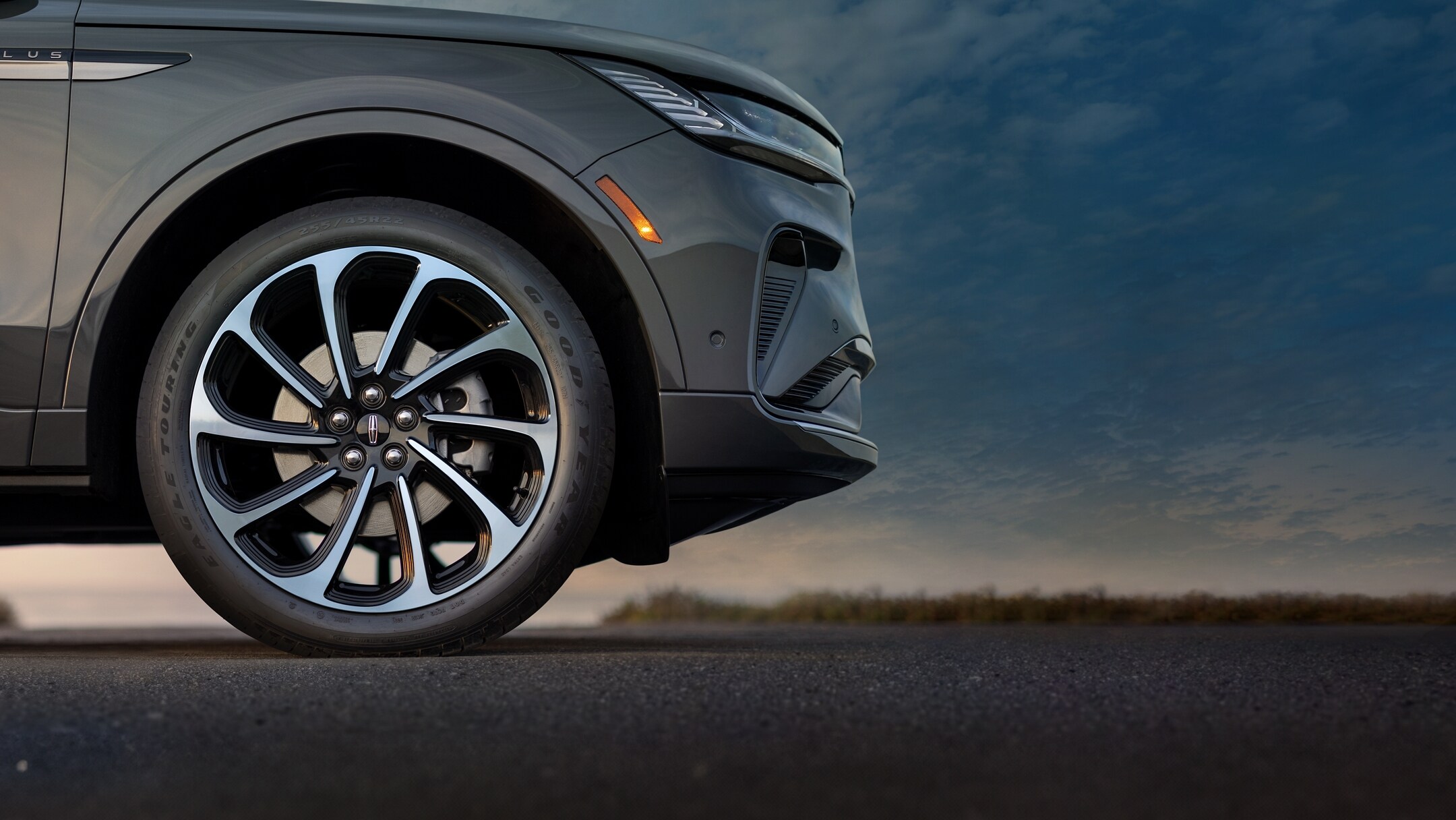 The 22-inch wheels of a 2024 Lincoln Black Label Nautilus® SUV present an aggressive stance
