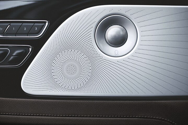 Imagen de una de las 28 bocinas del sistema en 3D Revel de una Lincoln Aviator® 2023