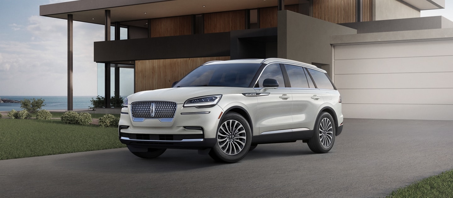 Se muestra una Lincoln Aviator® Reserve 2023 en color exterior blanco inmaculado