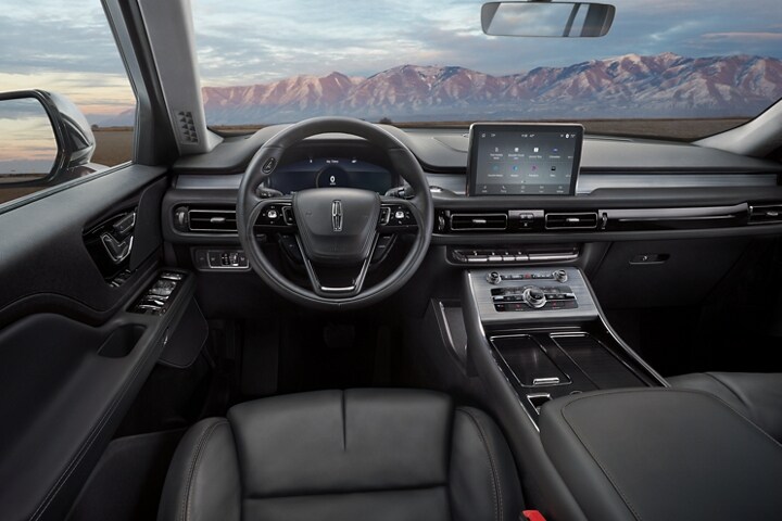 Imagen del tablero de una Lincoln Aviator® 2023 donde se muestra el espacio continuo e ininterrumpido dentro de la cabina