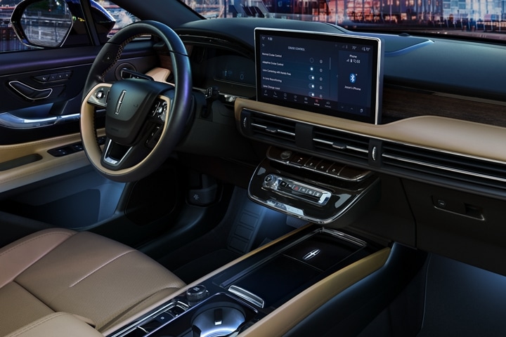 La cabina delantera de una SUV Lincoln Corsair® 2023 reluce con la iluminación ambiental
