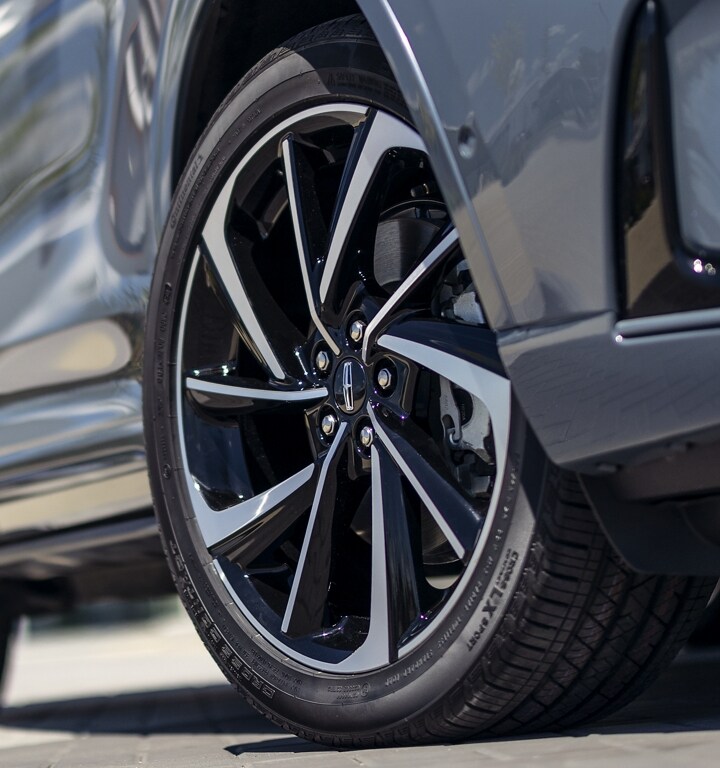 A stylish wheel available on the 2024 Lincoln Corsair® SUV shines in the sunlight