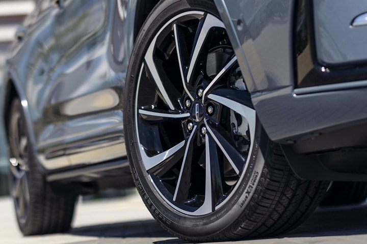 A 2024 Lincoln Corsair® Grand Touring SUV is shown with available 20-inch wheels