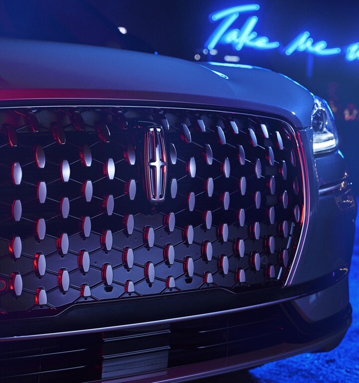 The front grille of the 2024 Lincoln Corsair® model is shown