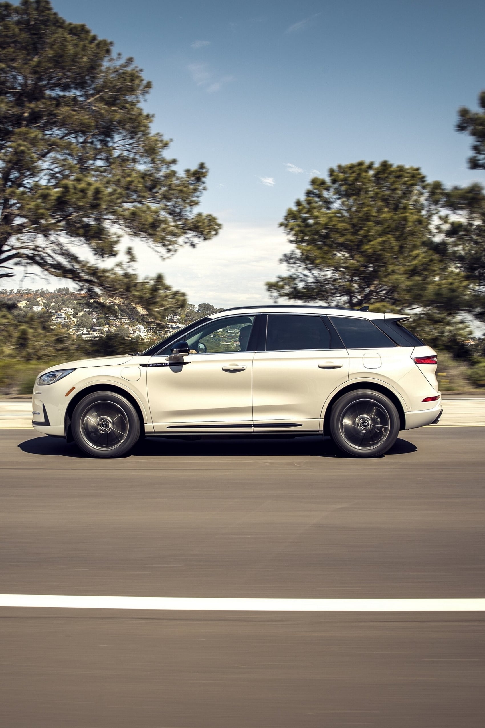 2025 Lincoln Corsair Plug-In Hybrid: Deluxe Meets Technology for the Modern Driver thumbnail
