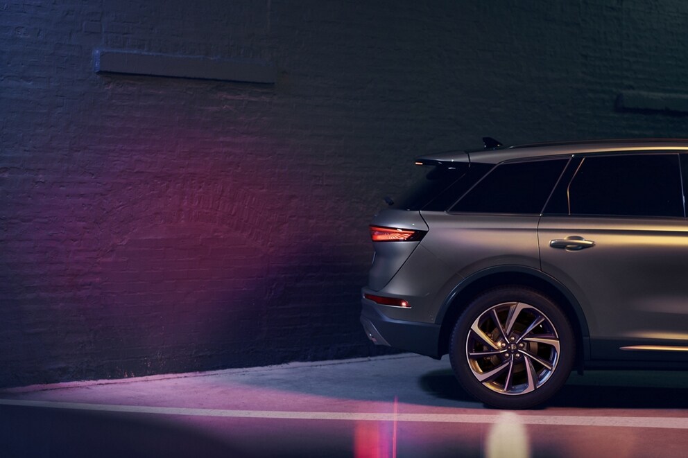 A 2025 Lincoln Corsair® SUV uses Reverse Brake Assist as it backs up towards a wall