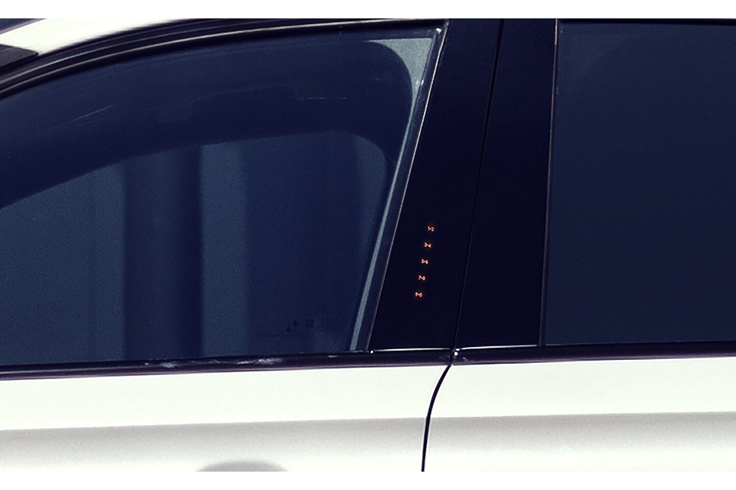 The SecuriCode® Keyless entry pad numbers are illuminated on the outside of the driver's door on a 2025 Lincoln Corsair® SUV