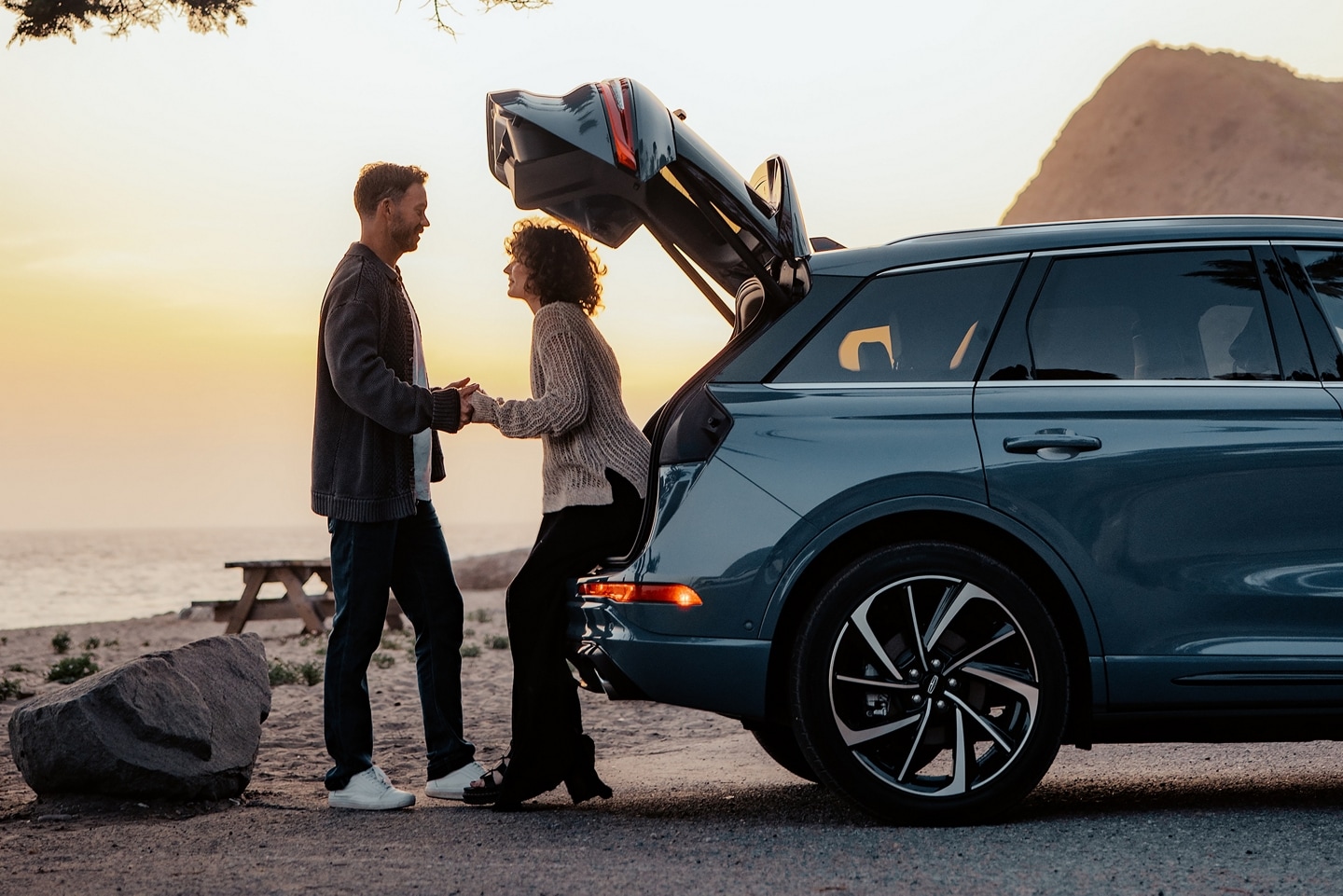 A woman with her hands full makes use of the available hands-free power liftgate