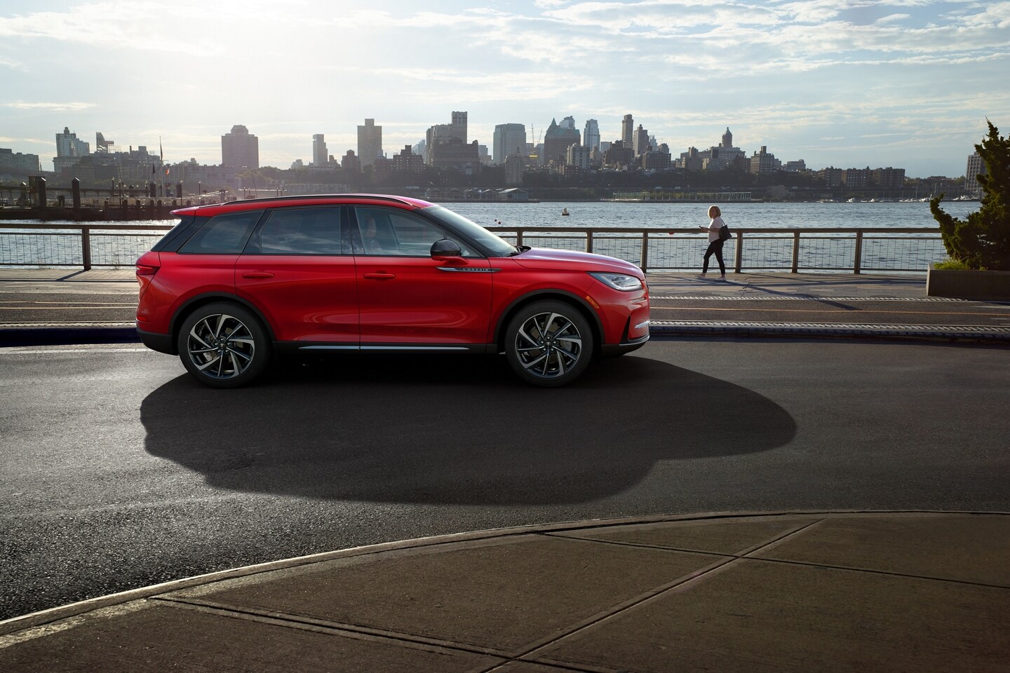 19-inch Bright Machined Aluminum Wheel with Magnetic Paint is shown on a 2025 Lincoln Corsair® Reserve model