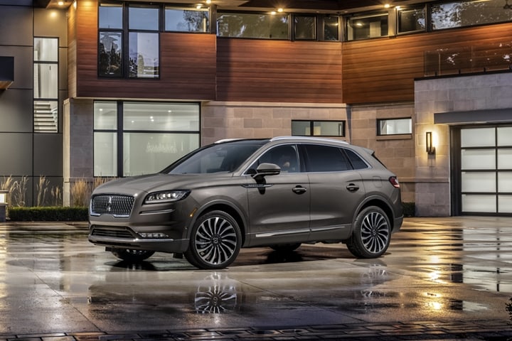 A 2023 Lincoln Black Label Nautilus® SUV glimmers in the evening
