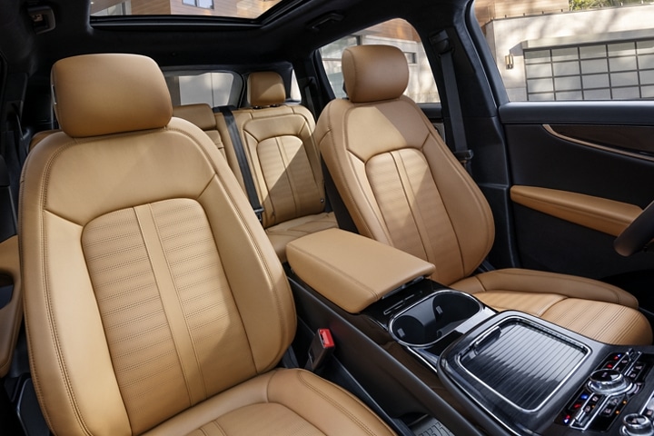 El interior de una SUV Lincoln Black Label Nautilus® 2023 con el tema Flight